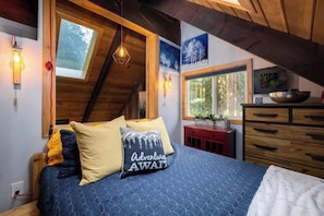 1 habitación, tabla de planchar con plancha y cuna de viaje 