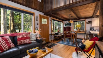 Smart-TV, Kamin, Bücher