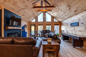 Smart-TV, Kamin, Videospiele