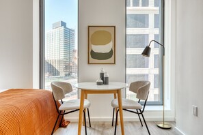 Dining - Modern Clinton Hill Studio w/ Gym, Pool & W/D, nr Barclays, by Blueground (New York)