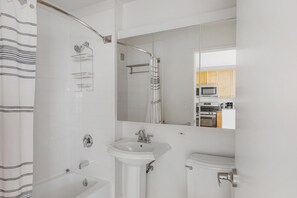 Séchoir à cheveux, serviettes fournies