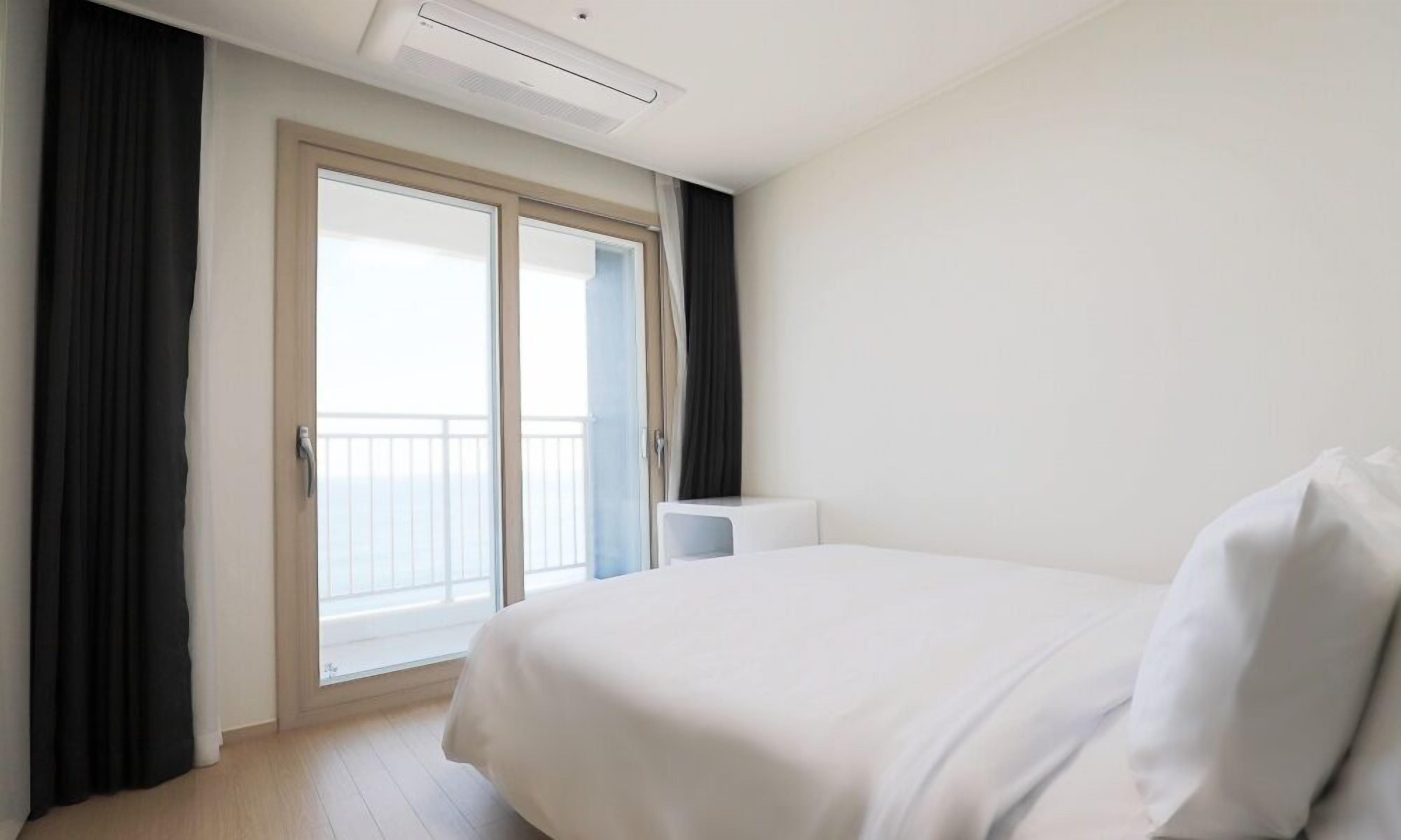 Standard Room, Ocean View | Individually decorated, individually furnished, free WiFi, bed sheets