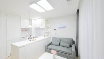 Premium Deluxe Suite (Ocean View) | Individually decorated, individually furnished, free WiFi, bed sheets