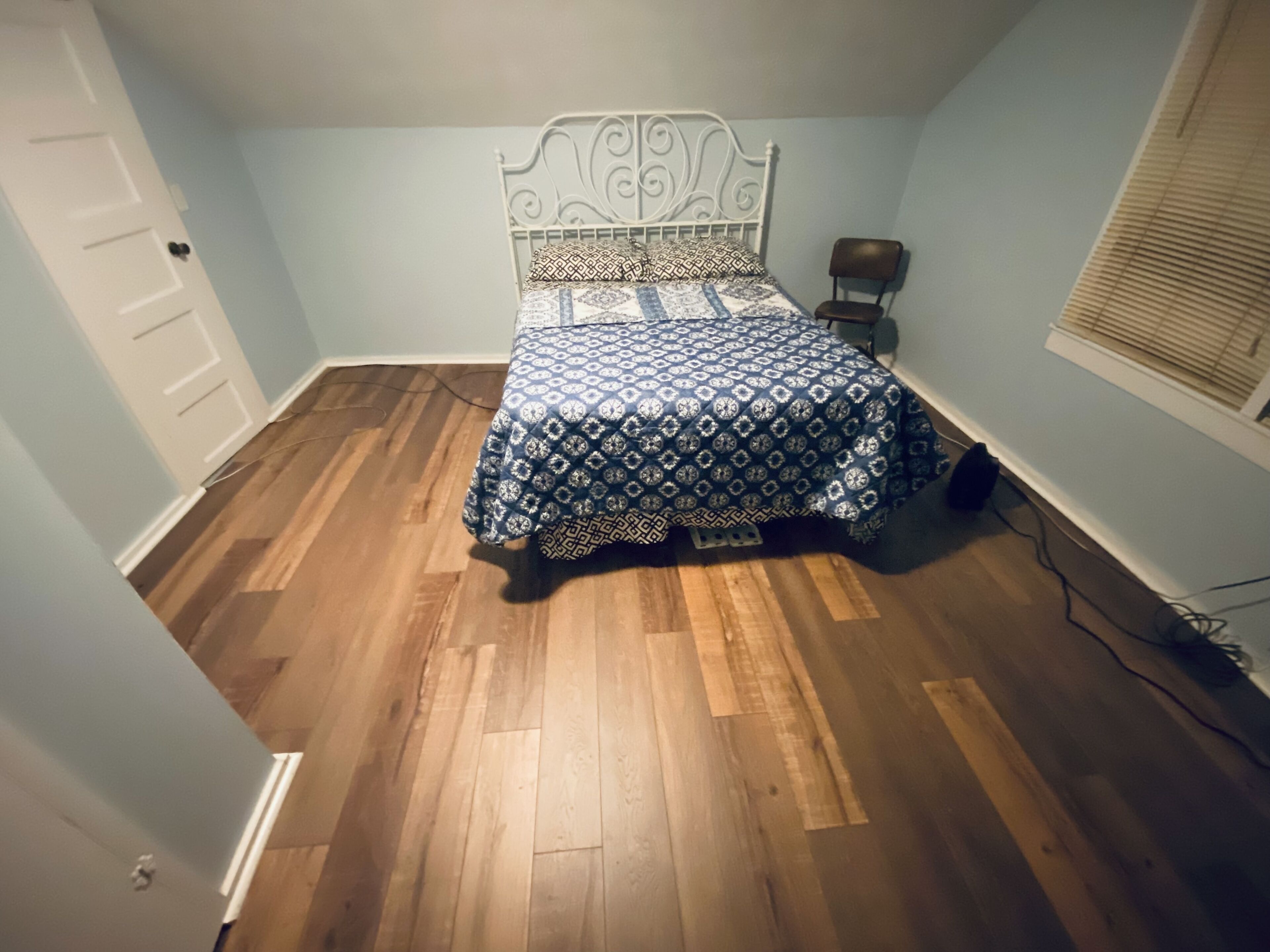 4 bedrooms, bed sheets