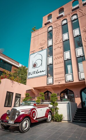 Front of property - Bur Dera A Boutique Luxury Hotel (Jaipur)