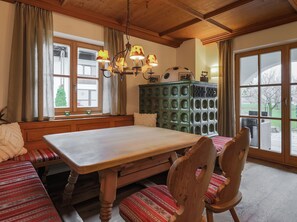 Dining - Vacation home for up to 10 people with 4 bedrooms, 210m², large garden (Inzell)