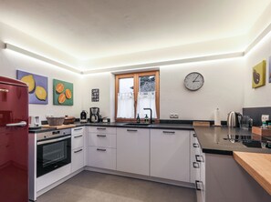 Kühlschrank, Ofen, Herdplatte, Geschirrspüler