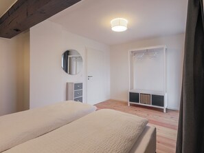 1 bedroom, bed sheets