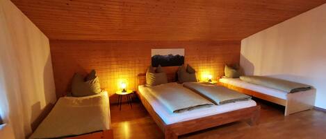 3 habitaciones y ropa de cama