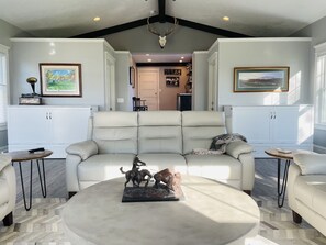 Smart TV, fireplace
