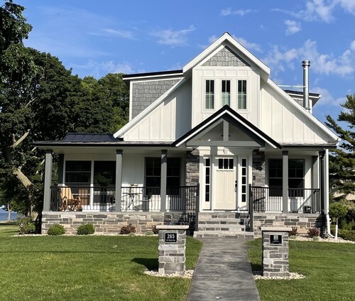 Lake, River and Lighthouse View Suite<br>