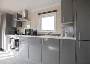 Private kitchen - 1 bedroom accommodation in Kilwinning (Kilwinning)