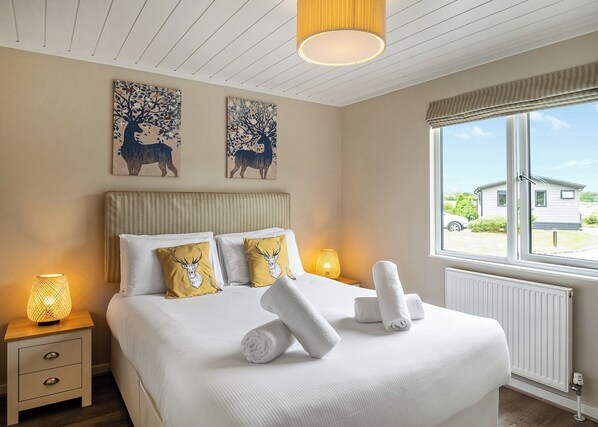 Bedroom, Bed