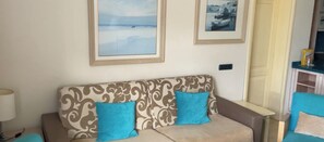 Una televisión, un reproductor de DVD