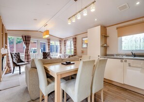 Interior - Superior Holiday Home 6 (Albury, Guildford)