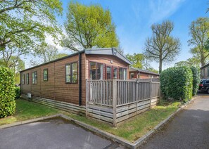 Exterior - Superior Holiday Home 6 (Albury, Guildford)