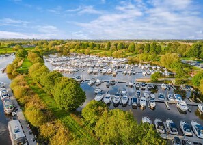 Marina - 1 bedroom accommodation in Naburn, York (Naburn, York)