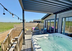 Terrace/patio - Spa Lookout (Pet Garden) (Raywell, Beverley)