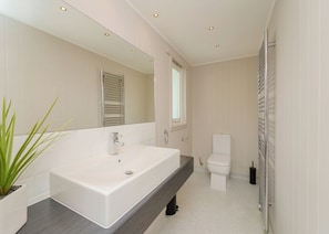 Bathroom - 1 bedroom accommodation in Birnam by Dunkeld (Birnam by Dunkeld)