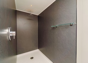 Bathroom - 1 bedroom accommodation in Birnam by Dunkeld (Birnam by Dunkeld)