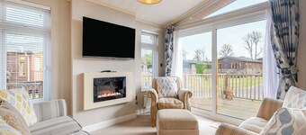 2 bedroom accommodation in Albury, Guildford