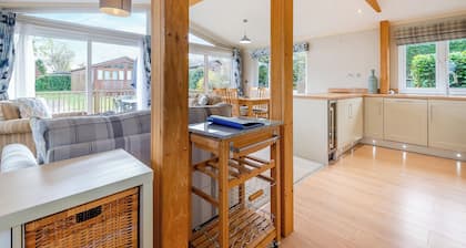 2 bedroom accommodation in Albury, Guildford