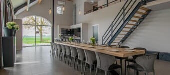 very luxurious group accommodation with en-suite rooms