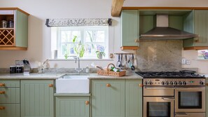 Fridge, microwave, oven, dishwasher - Cotswold converted Barn near Chipping Campden (gloucestershire)