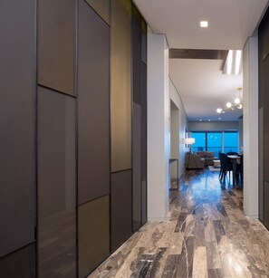 Deluxe Apartment | In-room dining - KOHH – 3BR in DAMAC Heights (Dubai)