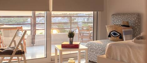 1 habitación, tabla de planchar con plancha, wifi gratis y ropa de cama