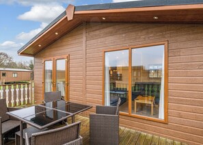 Outdoor dining - 3 bedroom accommodation in Carnforth (Carnforth)