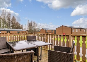Outdoor dining - 3 bedroom accommodation in Carnforth (Carnforth)