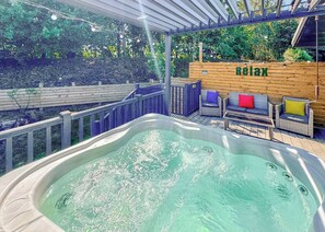 Outdoor spa tub - Spa Dreamaway (Pet Garden) (Raywell, Beverley)
