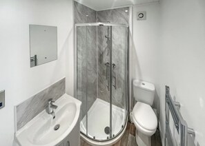 Bathroom - 3 bedroom accommodation in Milnthorpe (Milnthorpe)