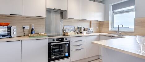 Fridge, oven, stovetop, toaster