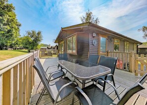 Outdoor dining - 1 bedroom accommodation in Carnforth (Carnforth)