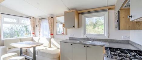 Refrigerador, horno, placa de cocina, tostadora