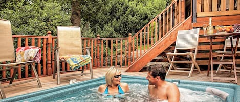 Tina de hidromasaje al aire libre