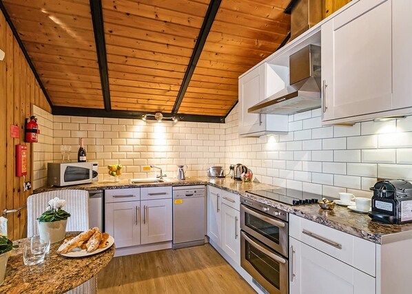 Refrigerador, horno, parrilla de estufa y lavavajillas 