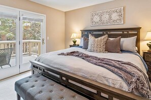 4 bedrooms, desk, iron/ironing board, WiFi