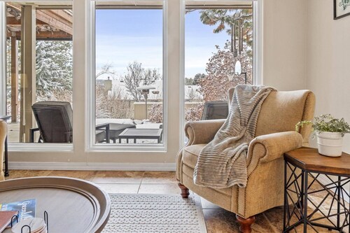 Exceptional Views & Luxurious Kitchen! Fireplace & Hot Tub | Min to Downtown & BSU