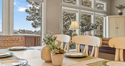 Exceptional Views & Luxurious Kitchen! Fireplace & Hot Tub | Min to Downtown & BSU