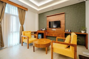 32-inch LED TV with digital channels, TV - Lime Tree Hotel and Banquet Greater Noida (Greater Noida)