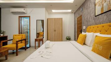 Hypo-allergenic bedding, in-room safe, desk, soundproofing
