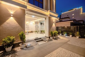 Exterior - Lime Tree Hotel and Banquet Greater Noida (Greater Noida)