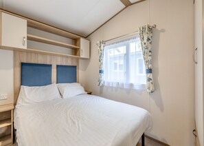 2 bedrooms - Gold 2 bedroom Caravan (Brixham, Torbay)