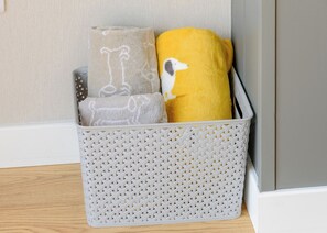 Interior detail - Wolds View Spa (Pet Garden) (Raywell, Beverley)