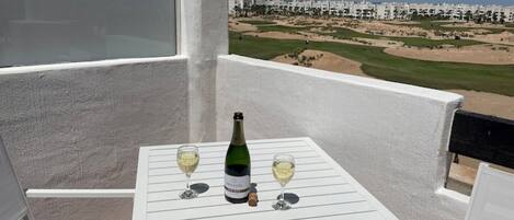 تناول الطعام بالخارج