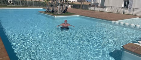 حمّام سباحة خارجي