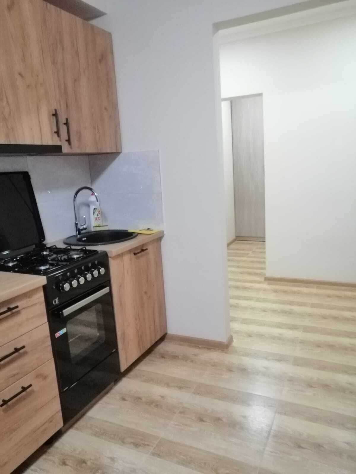 Geladeira, cooktop, cafeteira/chaleira, chaleira elétrica